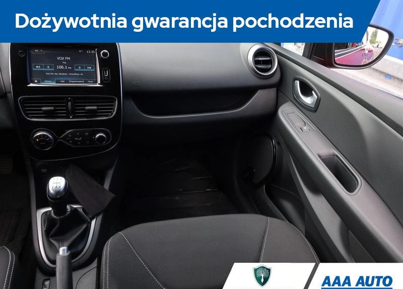 Renault Clio cena 45000 przebieg: 39667, rok produkcji 2017 z Łęczna małe 301